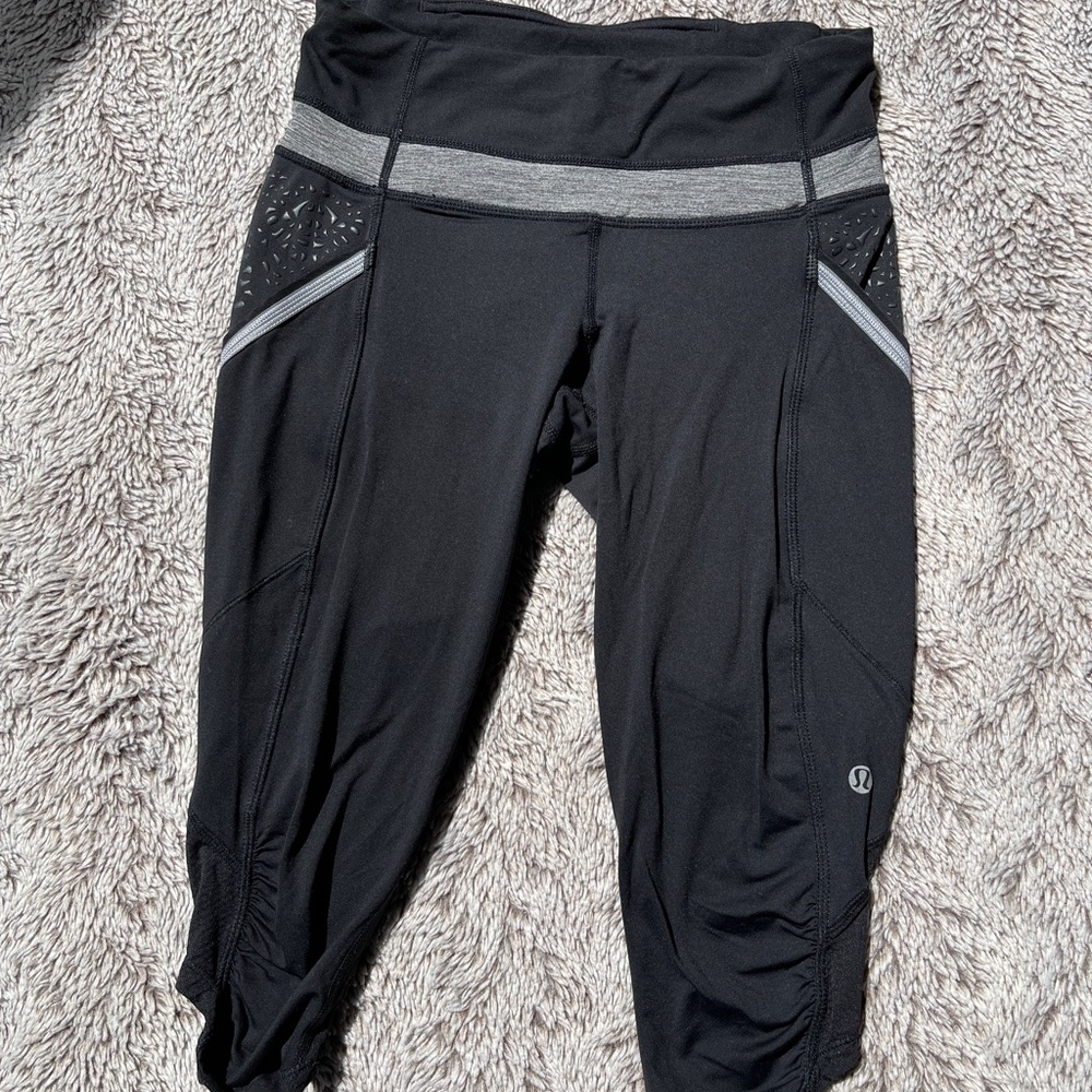 LULULEMON Cropped Black/Grey Leggings Size 4